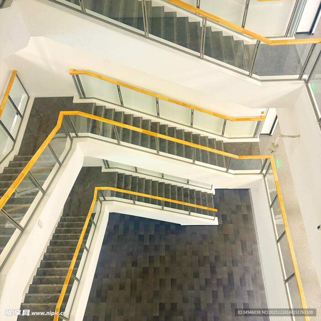 现代风格室内旋转楼梯