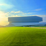 未来感建筑与翠绿草地