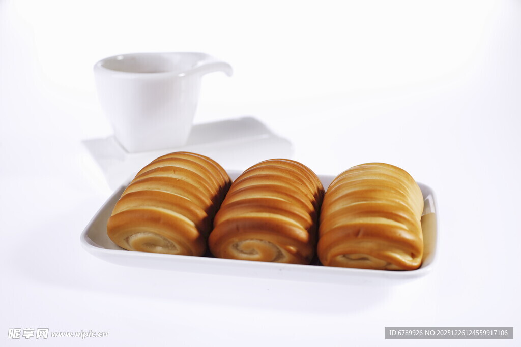 美味面包与咖啡的惬意组合