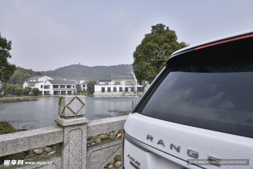 车窗外的山水景致