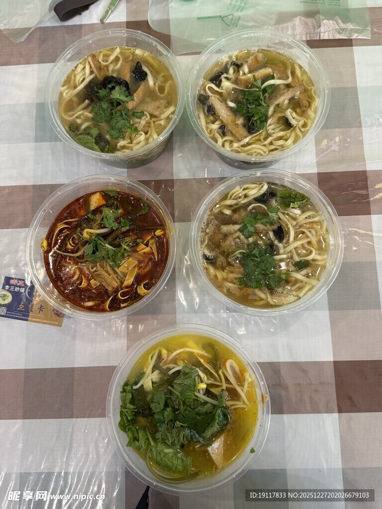 多样美味面食齐聚一桌