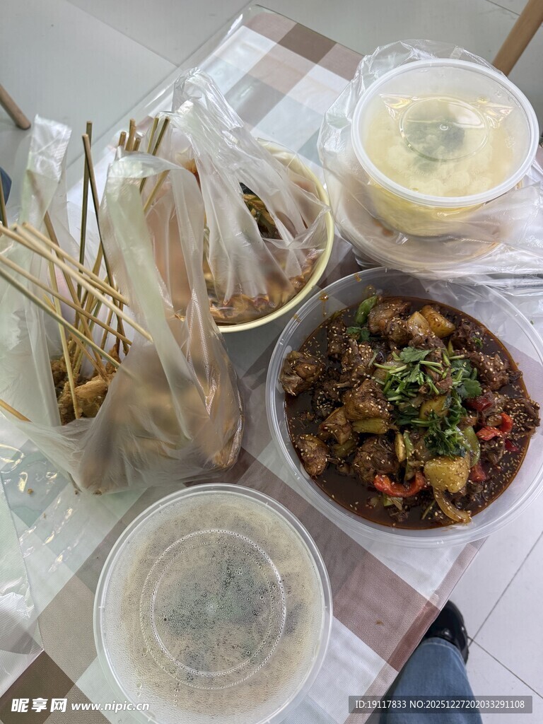 丰盛中式外卖美食组合