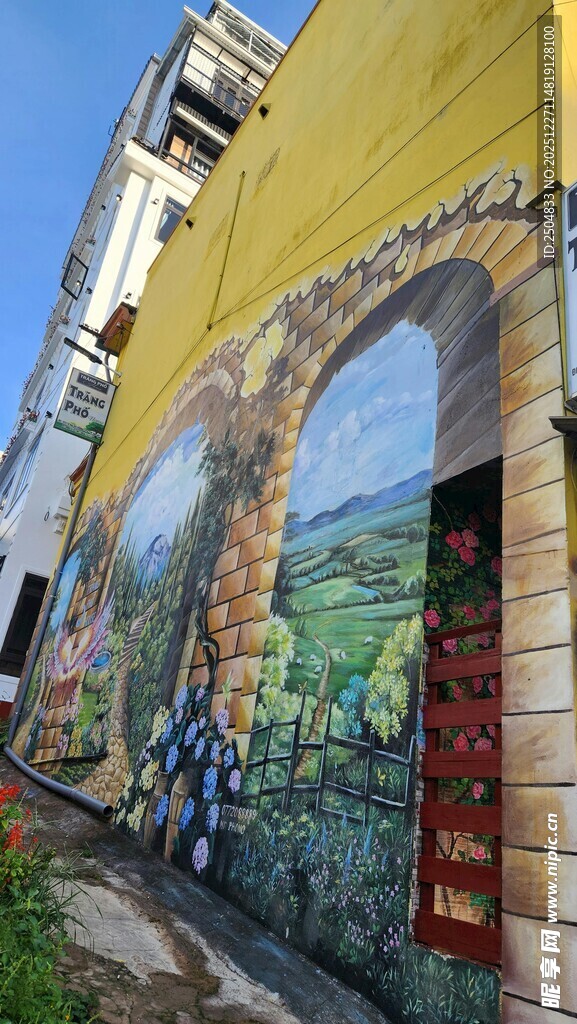 街头彩色壁画 艺术风景线