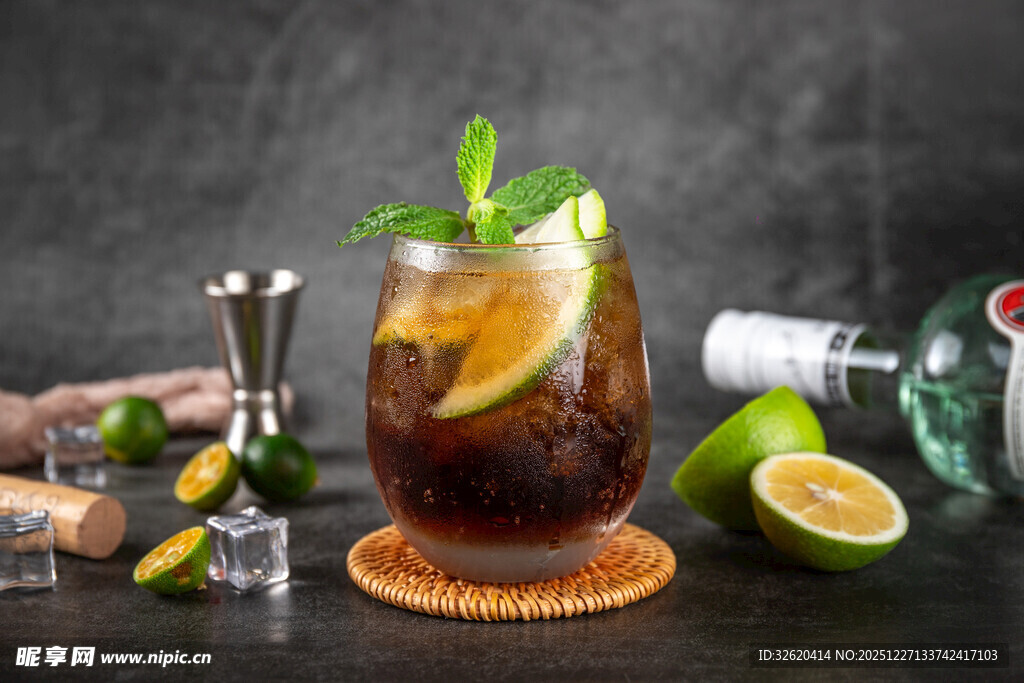 清凉柠檬薄荷冰饮