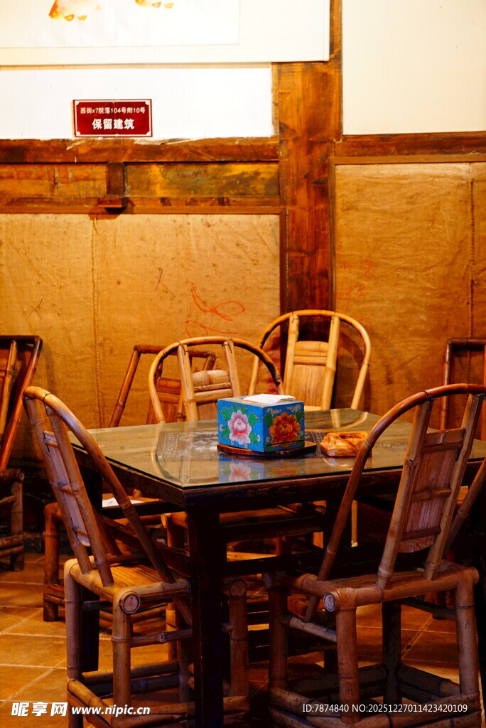 中式餐厅古朴桌椅场景