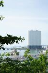 城市远景与绿植景观