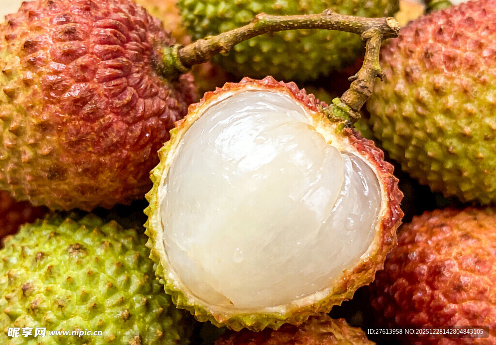 剥开的妃子笑荔枝