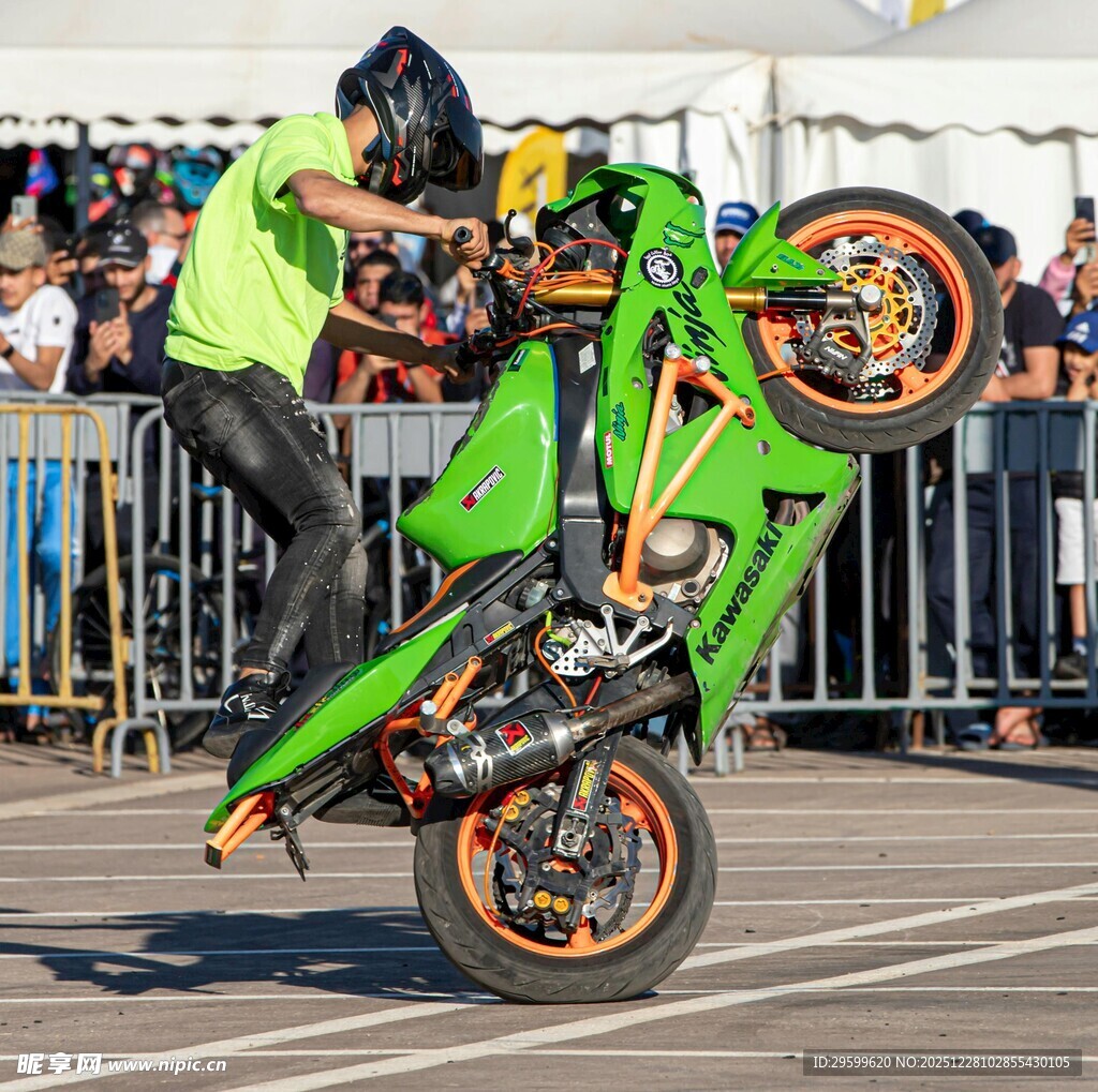 摩托特技表演精彩瞬间