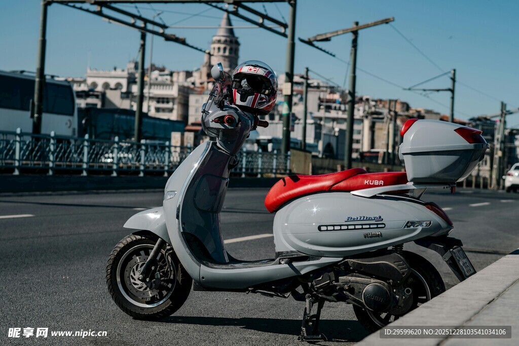 时尚复古风电动摩托车