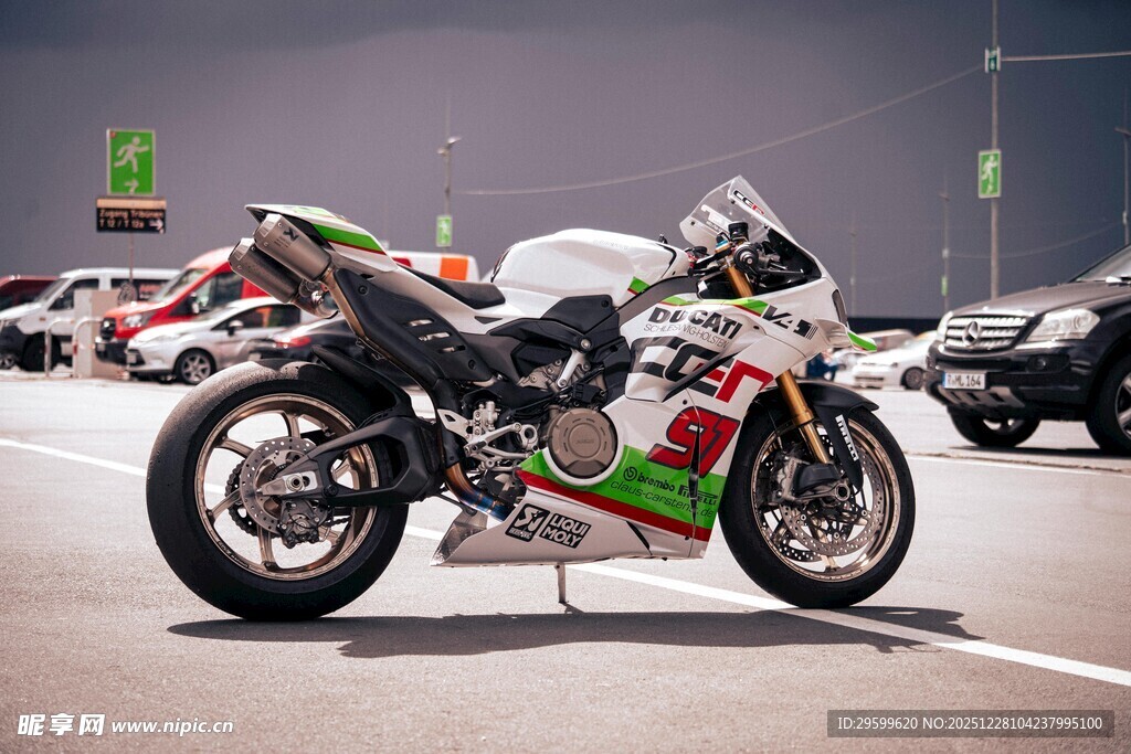 炫酷街头摩托车