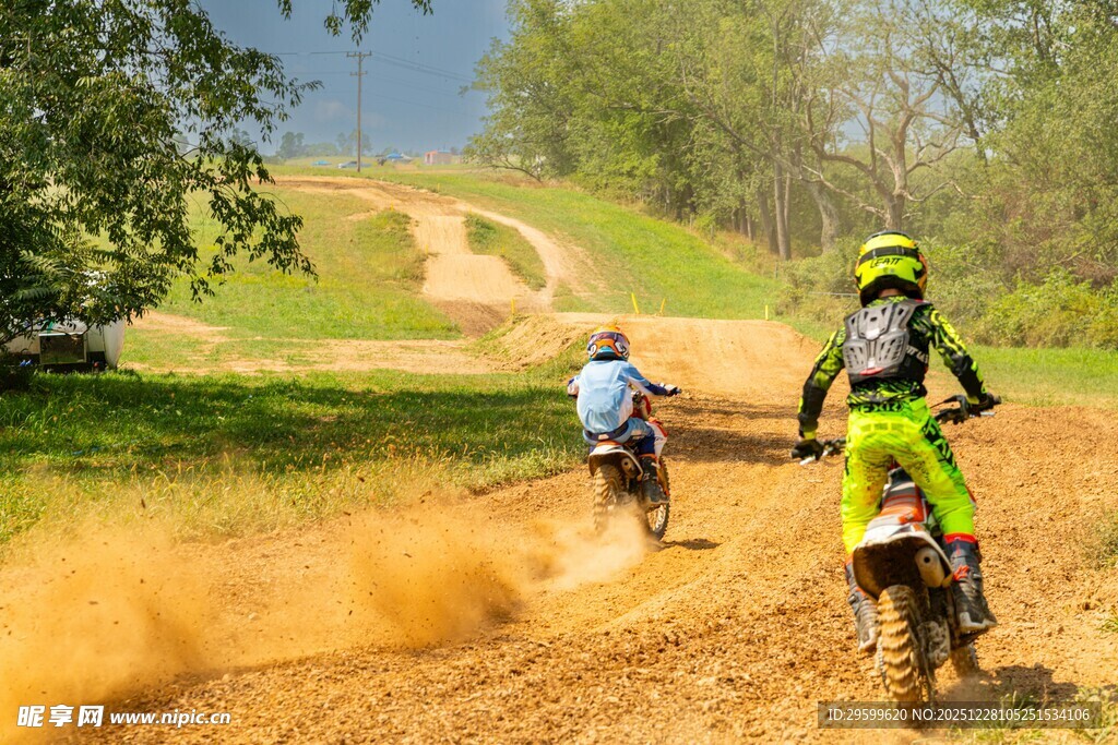 越野摩托竞技精彩瞬间