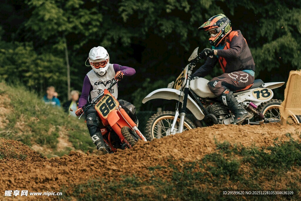 越野摩托竞技瞬间