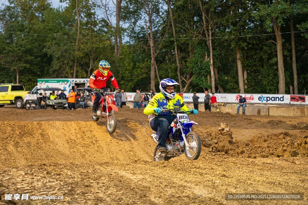 越野摩托竞技瞬间