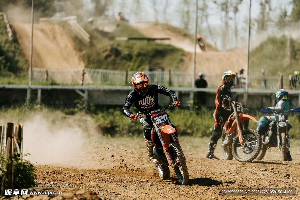 越野摩托竞技瞬间