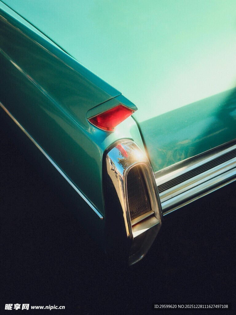 复古汽车尾部特写