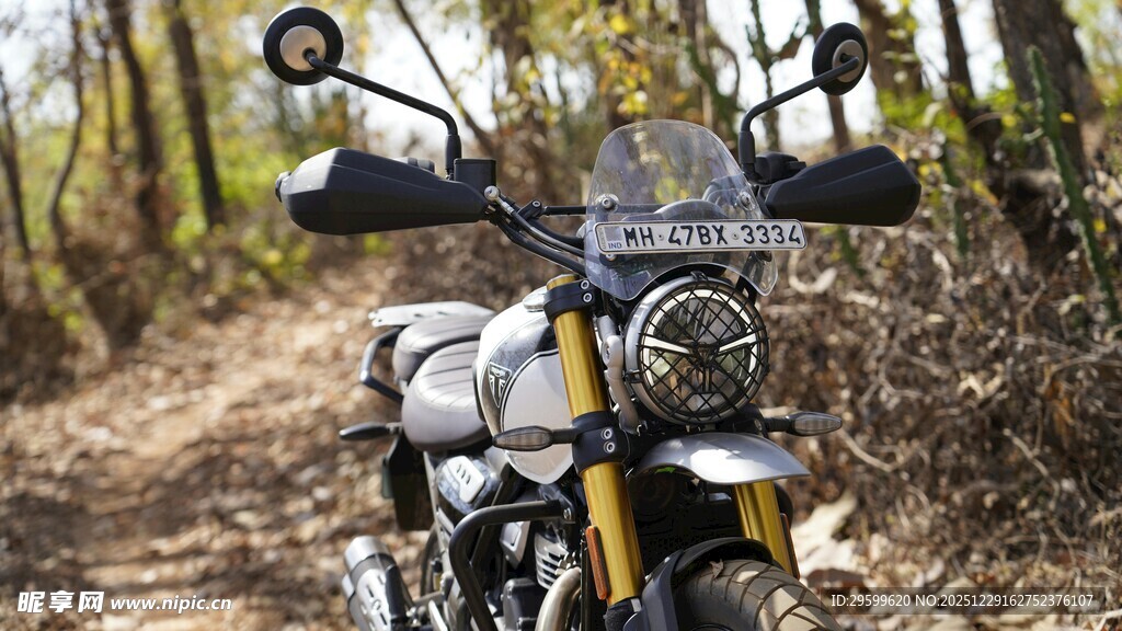 林间越野摩托车