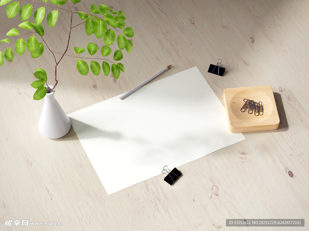 简约桌面文具绿植布置