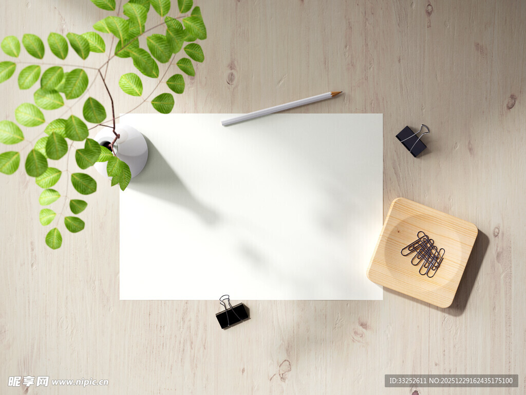 简约桌面文具绿植空白纸