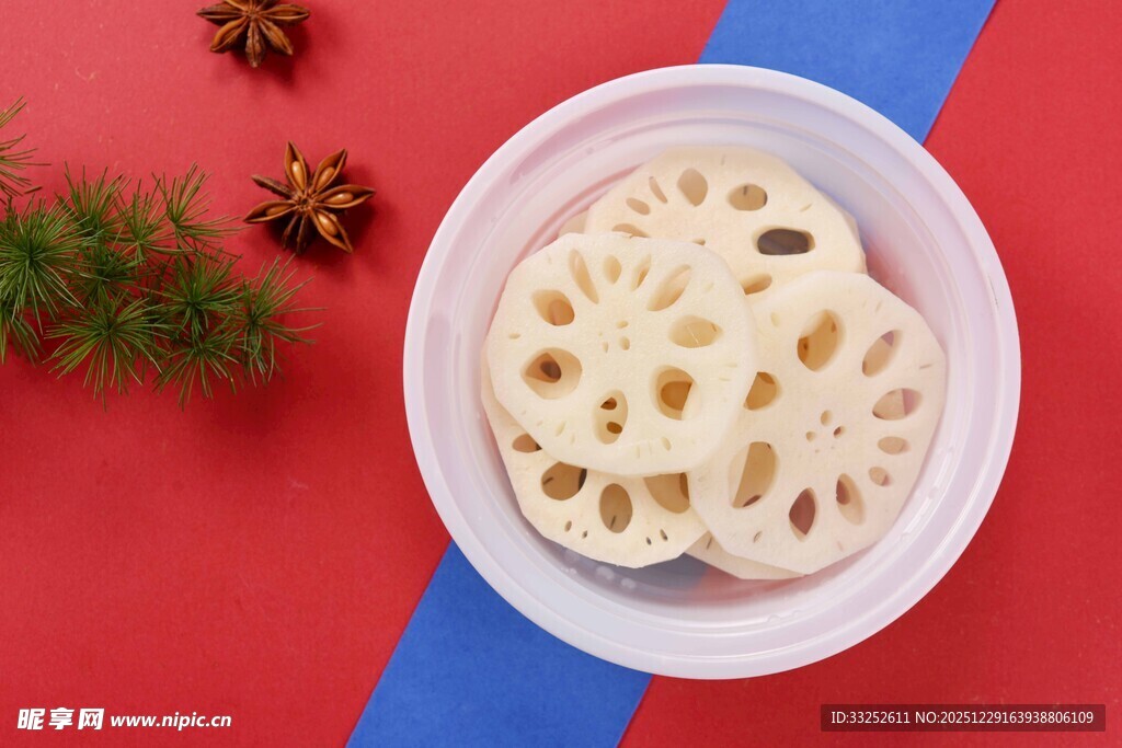 碗中鲜藕片 点缀香料