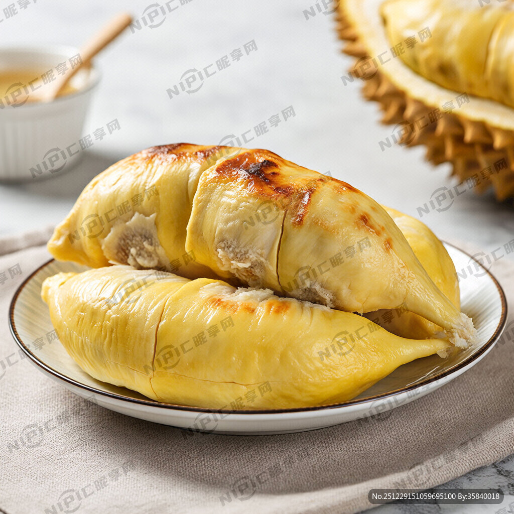 放在半盘子里烤的榴莲果肉