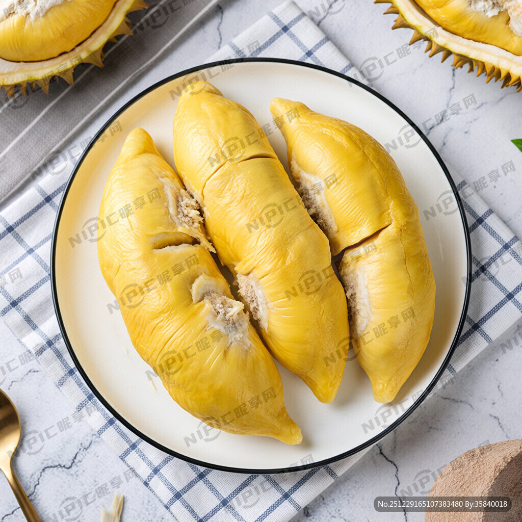 帮我生成放在盘子里金黄的榴莲果
