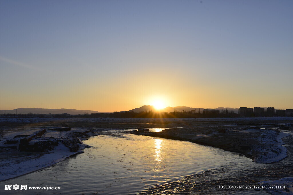 洋河夕阳下的河畔美景 
