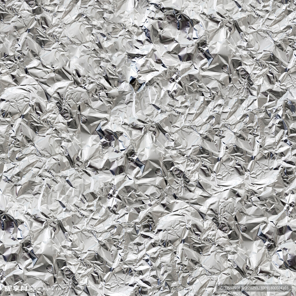 皱巴巴的银色铝箔纹理