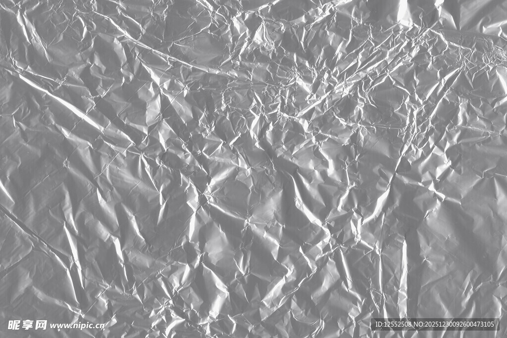 皱巴巴的银色铝箔纸