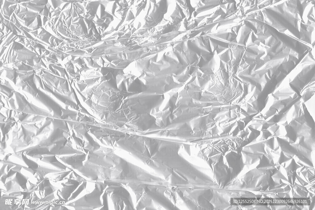褶皱银色铝箔纹理特写