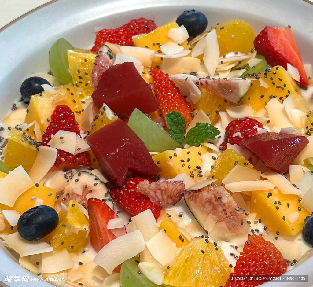 缤纷水果坚果酸奶碗