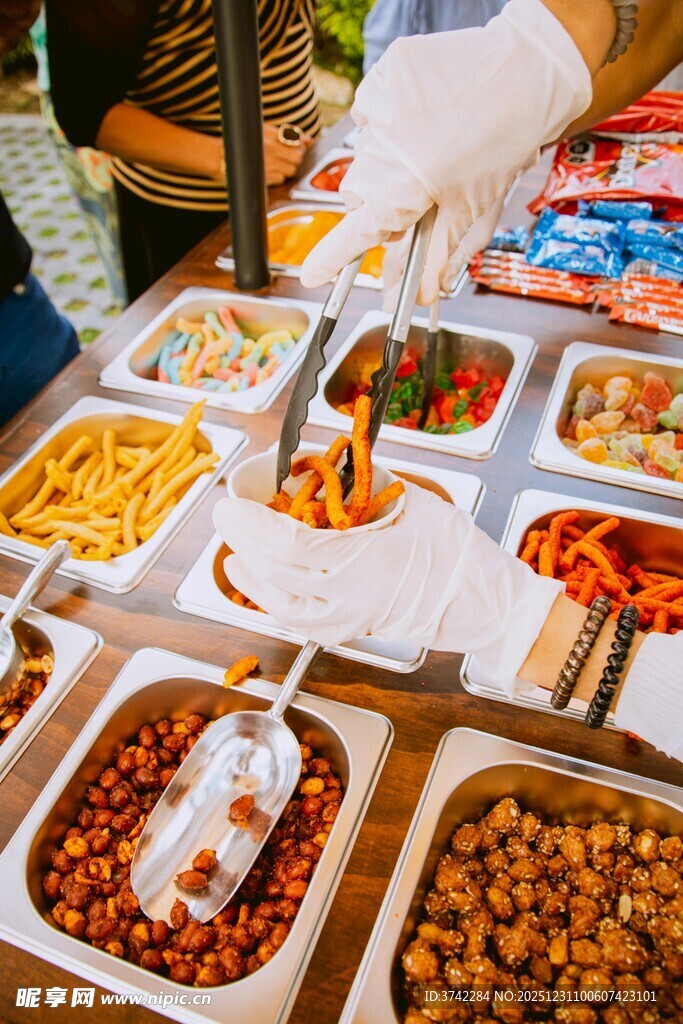 自助美食 多样食材任挑选