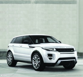白色路虎揽胜极光