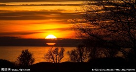 傍晚海上日落唯美图片