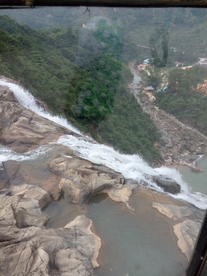 俯瞰龙归寨瀑布全景