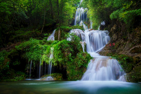 飞帘如玉 (三叠瀑布)