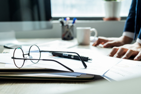 职场商务男士办公桌