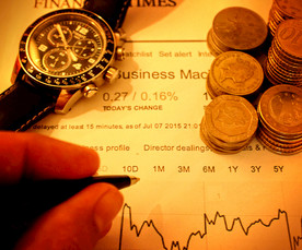 与笔的商人在财务数据财务概念