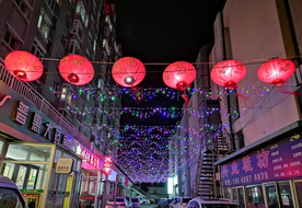 灯笼与彩灯的流光溢彩