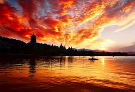 西湖美景和雷峰夕照