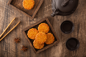 俯拍中秋节中国风月饼