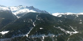 蓝天雪山山峰风光