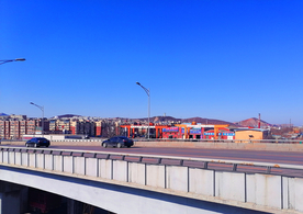 桥与蓝天城市风景