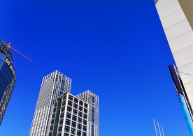 都市建筑与蓝天