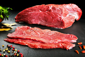 生鲜牛排摄影图