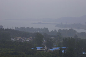烟雨中的小山村