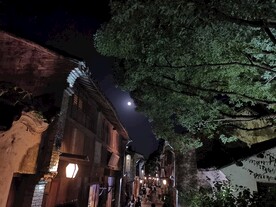 乌镇夜晚街道