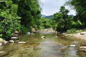 山涧溪水
