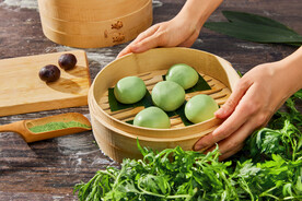 制作青团手部特写