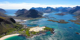 航拍鸟瞰海岸岛屿小镇自然风景