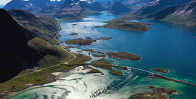 鸟瞰航拍高山湖岛屿自然风景